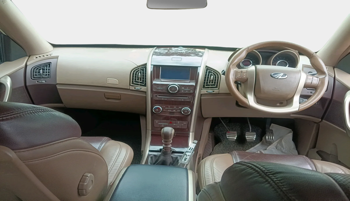 2015 Mahindra XUV500 W8, Diesel, Manual, 1,26,177 km, interior