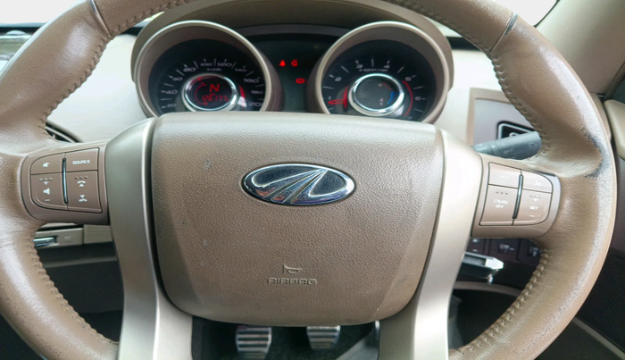 2015 Mahindra XUV500 W8, Diesel, Manual, 1,26,177 km, interior