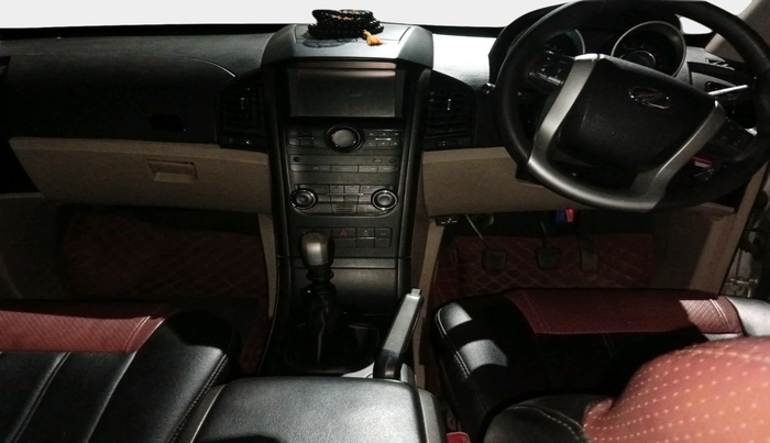 2017 Mahindra XUV500 W6, Diesel, Manual, 1,13,639 km, interior