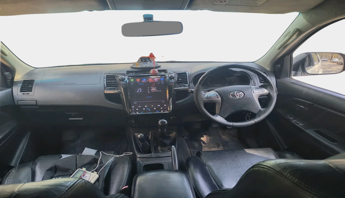 2015 Toyota Fortuner 3.0 4X4 MT, Diesel, Manual, 3,24,921 km, interior