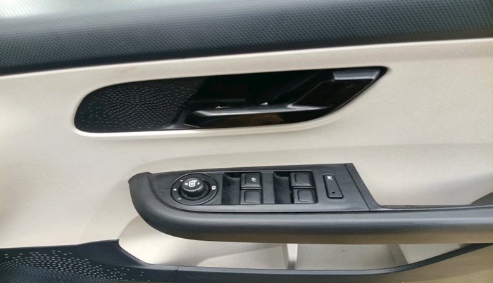 2022 Tata ALTROZ XTA, Petrol, Automatic, 29,989 km, interior