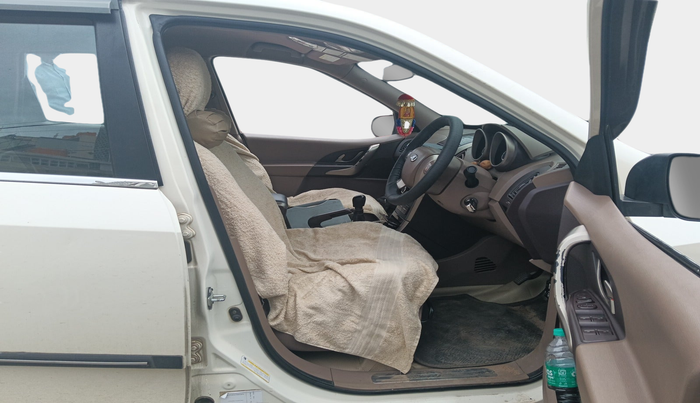 2015 Mahindra XUV500 W6, Diesel, Manual, 1,52,844 km, interior