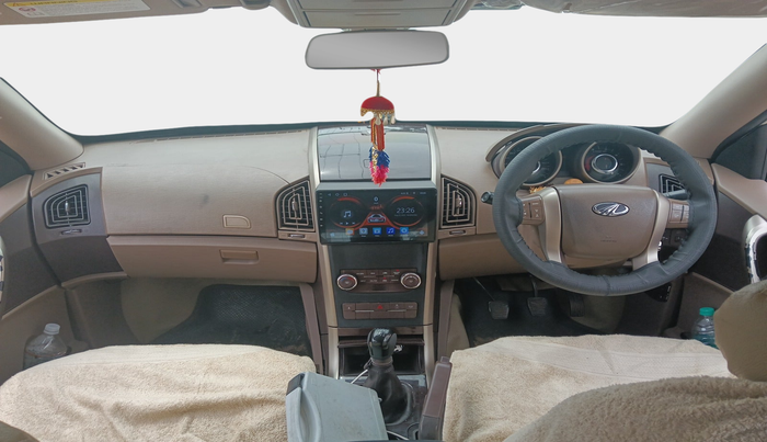 2015 Mahindra XUV500 W6, Diesel, Manual, 1,52,844 km, interior