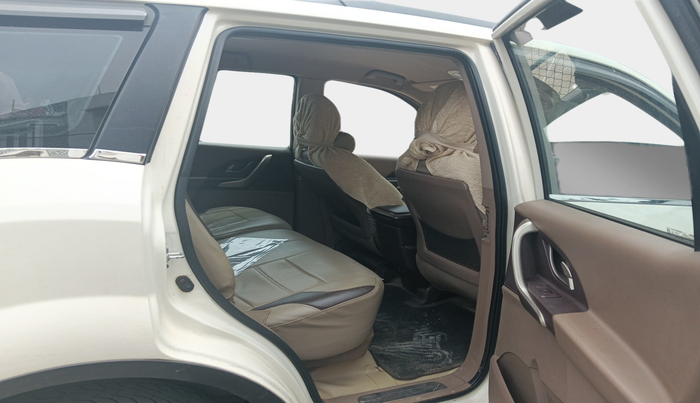 2015 Mahindra XUV500 W6, Diesel, Manual, 1,52,844 km, interior