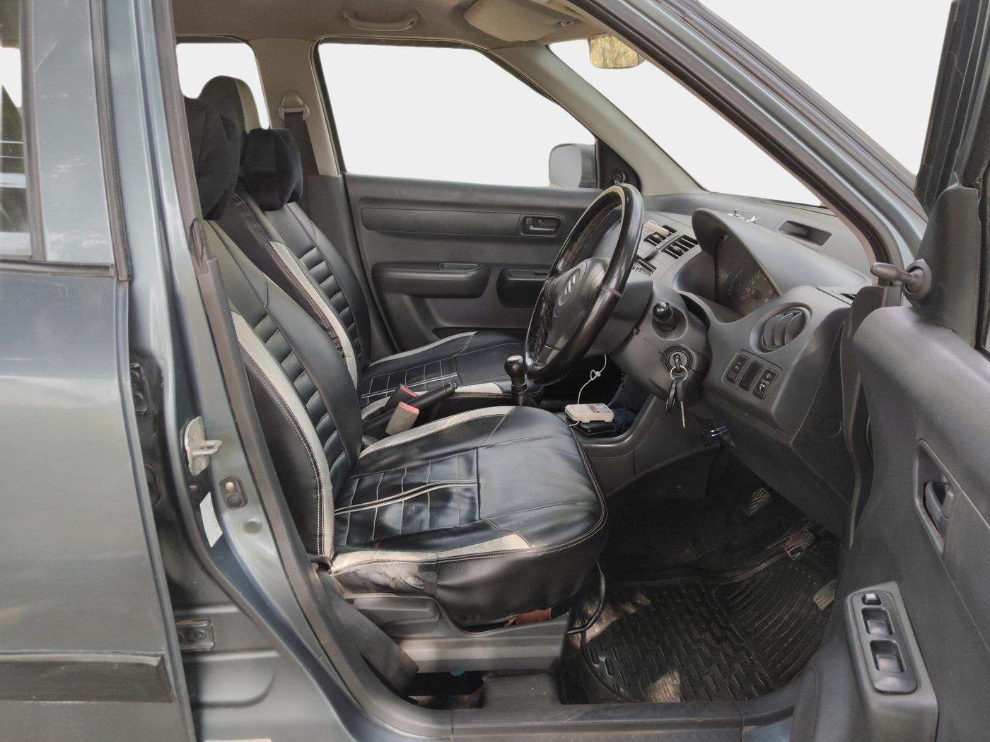 2010 Maruti Swift LXI, Petrol, Manual, 88,219 km, interior