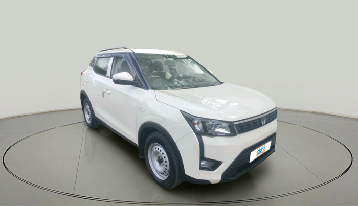 2023 Mahindra XUV300 W4 1.2 PETROL, Petrol, Manual, 12,595 km, exterior