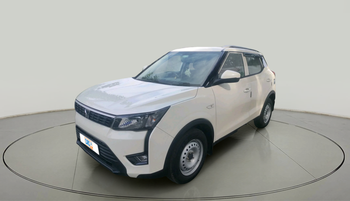 2023 Mahindra XUV300 W4 1.2 PETROL, Petrol, Manual, 12,595 km, exterior