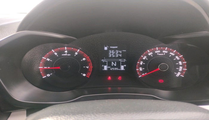 2023 Mahindra XUV300 W4 1.2 PETROL, Petrol, Manual, 12,595 km, interior