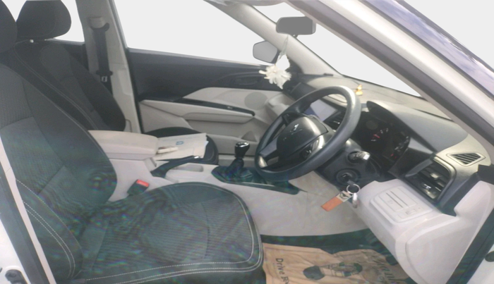 2023 Mahindra XUV300 W4 1.2 PETROL, Petrol, Manual, 12,595 km, interior