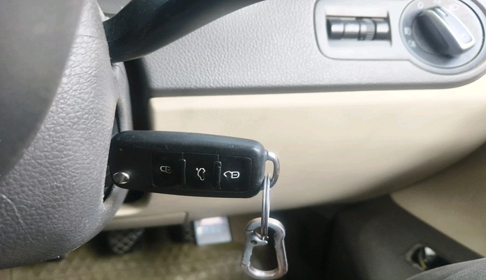 2012 Volkswagen Vento HIGHLINE DIESEL 1.6, Diesel, Manual, 1,41,203 km, interior