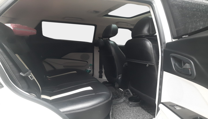 2022 Mahindra XUV300 W6 1.2 PETROL AMT, Petrol, Automatic, 45,018 km, interior