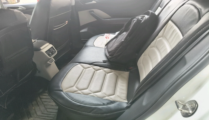 2022 Volkswagen TAIGUN HIGHLINE 1.0 TSI MT, Petrol, Manual, 17,646 km, interior