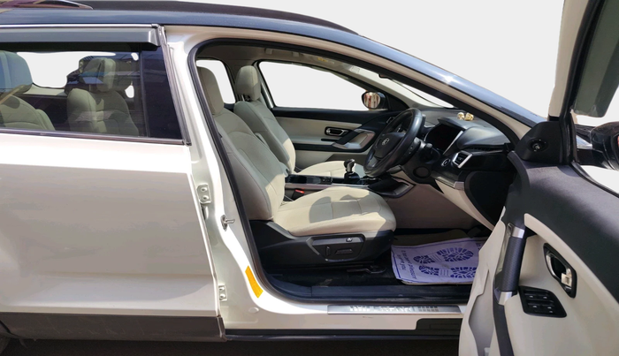 2022 Tata Safari XZ PLUS 6 S, Diesel, Manual, 20,898 km, interior