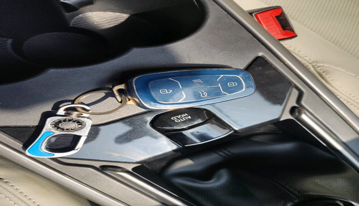 2022 Tata Safari XZ PLUS 6 S, Diesel, Manual, 20,898 km, interior