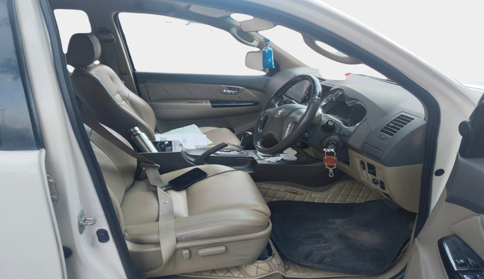 2013 Toyota Fortuner 3.0 4X2 AT, Diesel, Automatic, 1,31,692 km, interior