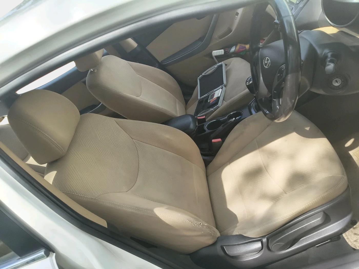2013 Hyundai New Elantra 1.6 CRDI, Diesel, Manual, 1,17,519 km, interior