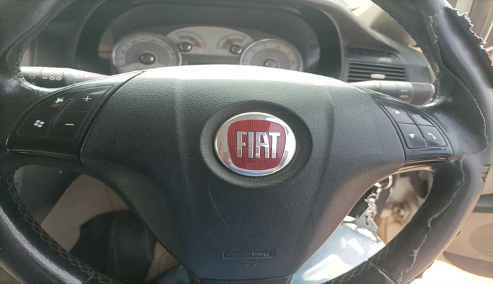 2010 Fiat Linea EMOTION 1.3, Diesel, Manual, 1,39,001 km, interior