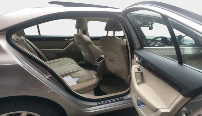 2016 Skoda Octavia STYLE PLUS AT 1.8 TSI, Petrol, Automatic, 50,433 km, interior