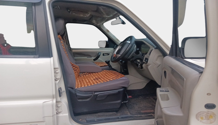 2015 Mahindra Scorpio S10, Diesel, Manual, 88,887 km, interior