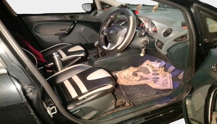 2011 Ford Fiesta TITANIUM DIESEL, Diesel, Manual, 1,15,490 km, interior