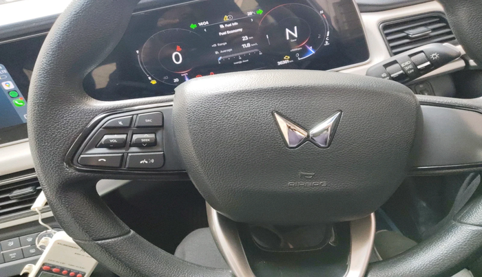 2022 Mahindra XUV700 AX 3 D MT 7 STR, Diesel, Manual, 36,362 km, interior