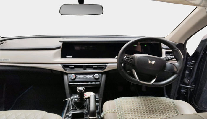 2022 Mahindra XUV700 AX 3 D MT 7 STR, Diesel, Manual, 36,362 km, interior