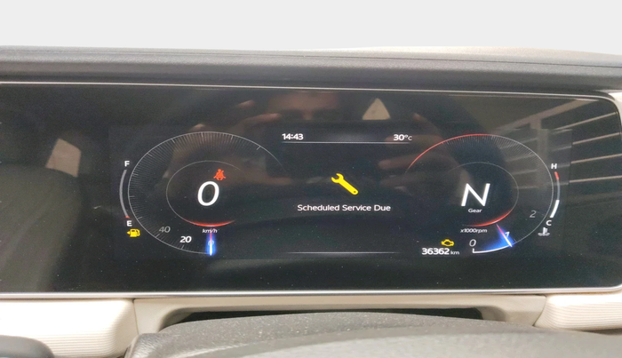 2022 Mahindra XUV700 AX 3 D MT 7 STR, Diesel, Manual, 36,362 km, interior