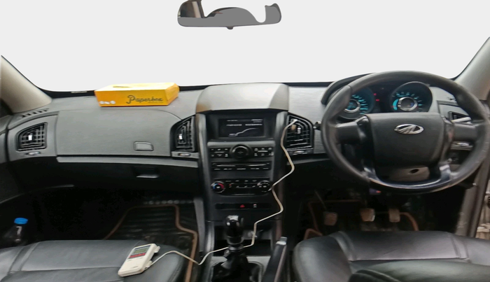 2020 Mahindra XUV500 W5, Diesel, Manual, 38,135 km, interior