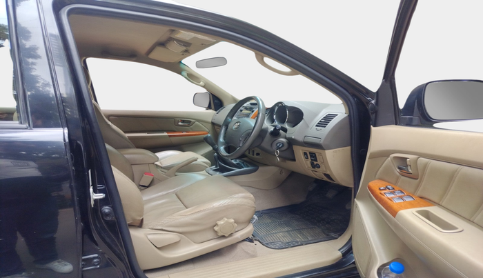 2010 Toyota Fortuner 3.0 4X4 MT, Diesel, Manual, 78,280 km, interior