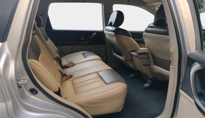 2017 Mahindra XUV500 W6, Diesel, Manual, 75,531 km, interior