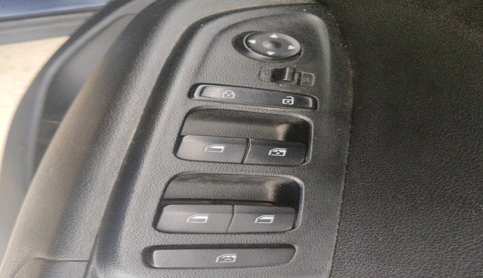 2020 Hyundai VENUE S 1.2, Petrol, Manual, 40,397 km, interior