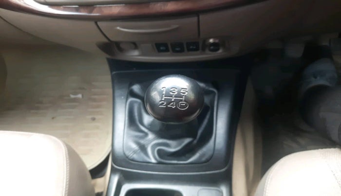 2016 Toyota Innova 2.5 GX 7 STR, Diesel, Manual, 1,87,326 km, interior