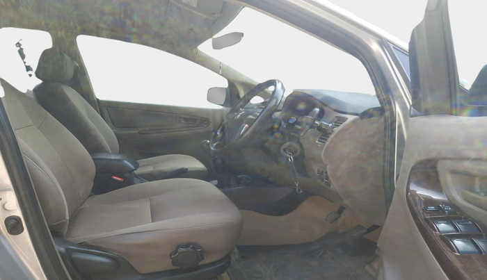 2016 Toyota Innova 2.5 GX 7 STR, Diesel, Manual, 1,87,326 km, interior