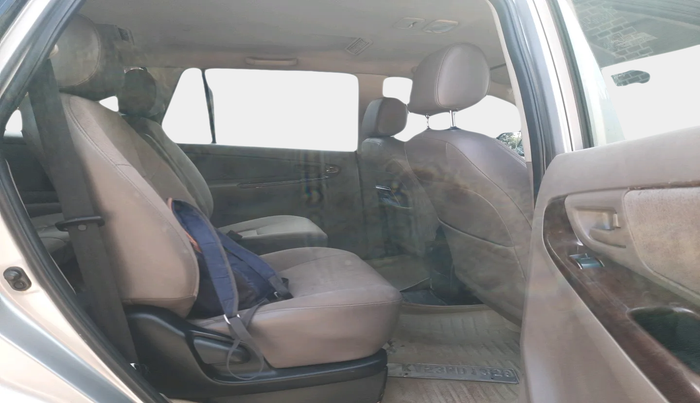 2016 Toyota Innova 2.5 GX 7 STR, Diesel, Manual, 1,87,326 km, interior