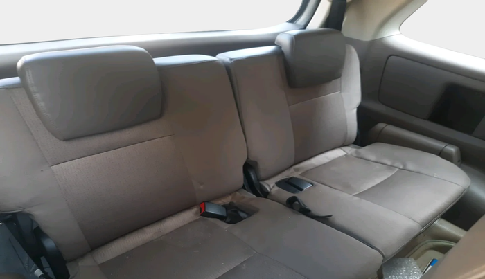 2016 Toyota Innova 2.5 GX 7 STR, Diesel, Manual, 1,87,326 km, interior