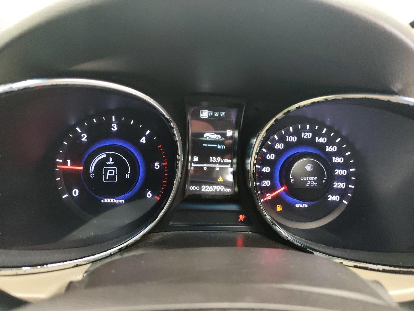 2015 Hyundai Santa Fe 4 WD AT, Diesel, Automatic, 2,28,000 km, interior