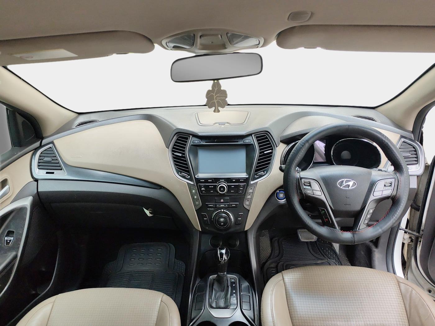 2015 Hyundai Santa Fe 4 WD AT, Diesel, Automatic, 2,28,000 km, interior
