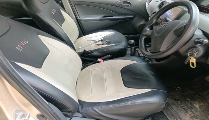 2012 Toyota Etios Liva G, Petrol, Manual, 1,03,136 km, interior