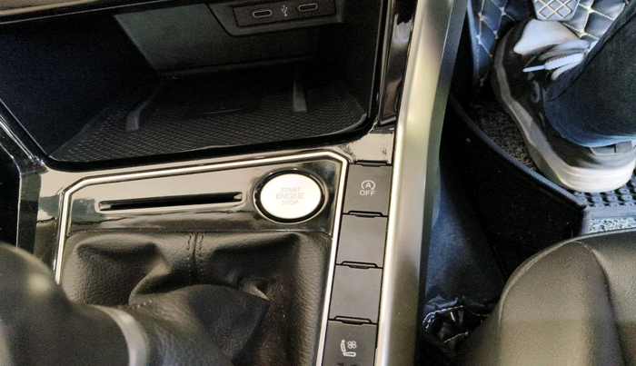 2023 Volkswagen VIRTUS TOPLINE TSI 1.0 MT, Petrol, Manual, 16,836 km, interior