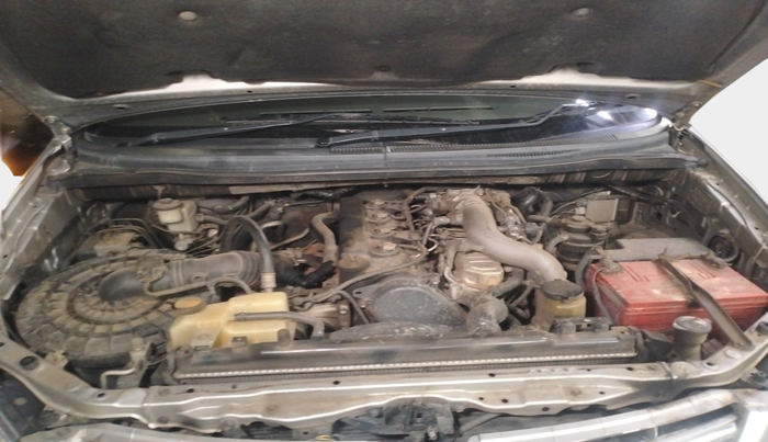 2011 Toyota Innova V 2.5 7 STR, Diesel, Manual, 2,83,873 km, exterior