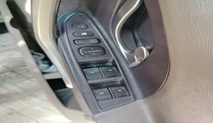 2014 Mahindra XUV500 W8, Diesel, Manual, 70,779 km, interior