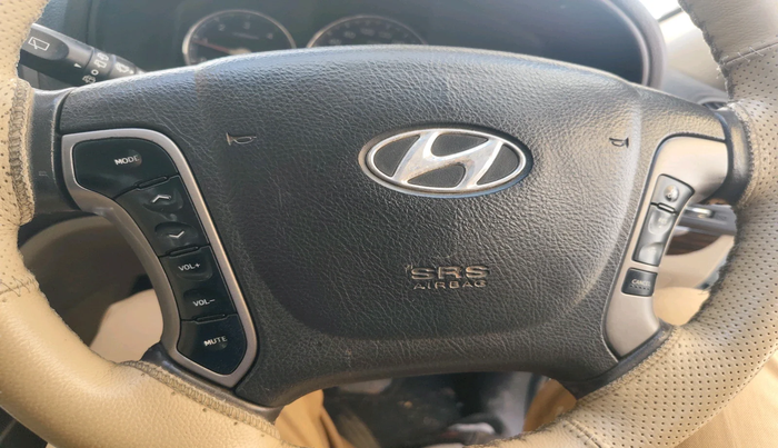 2013 Hyundai Santa Fe 4 WD, Diesel, Manual, 94,725 km, interior