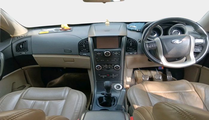 2016 Mahindra XUV500 W10, Diesel, Manual, 75,187 km, interior