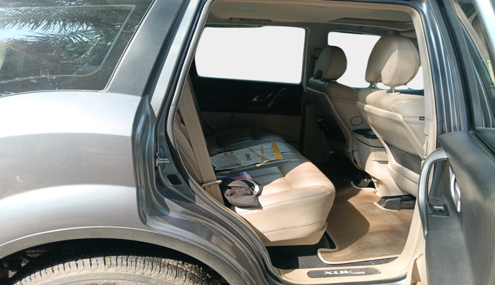 2016 Mahindra XUV500 W10, Diesel, Manual, 75,187 km, interior