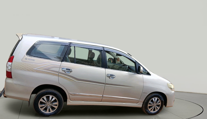 2015 Toyota Innova 2.5 VX 7 STR, Diesel, Manual, 1,09,399 km, exterior