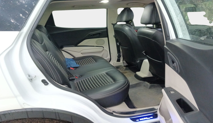 2023 Mahindra XUV300 W4 1.2 PETROL, Petrol, Manual, 11,903 km, interior