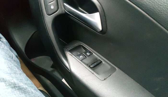 2019 Volkswagen Ameo COMFORTLINE 1.0L, Petrol, Manual, 89,559 km, interior