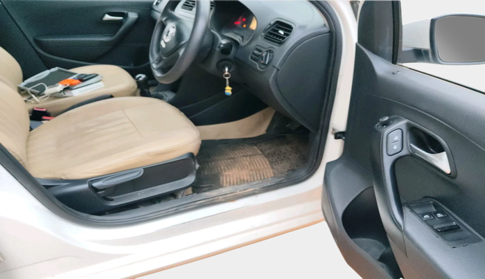 2019 Volkswagen Ameo COMFORTLINE 1.0L, Petrol, Manual, 89,559 km, interior