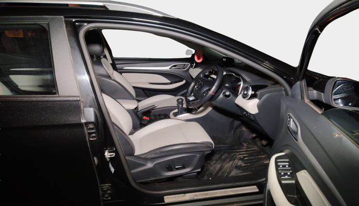 2022 MG ASTOR SHARP 1.5 MT, Petrol, Manual, 14,986 km, interior