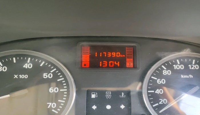 2014 Nissan Terrano XV D THP PREMIUM 110 PS, Diesel, Manual, 1,17,390 km, interior